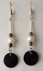 Boucles d'oreilles noires et blanches