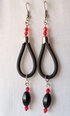 Boucles d'oreilles rouges et noires